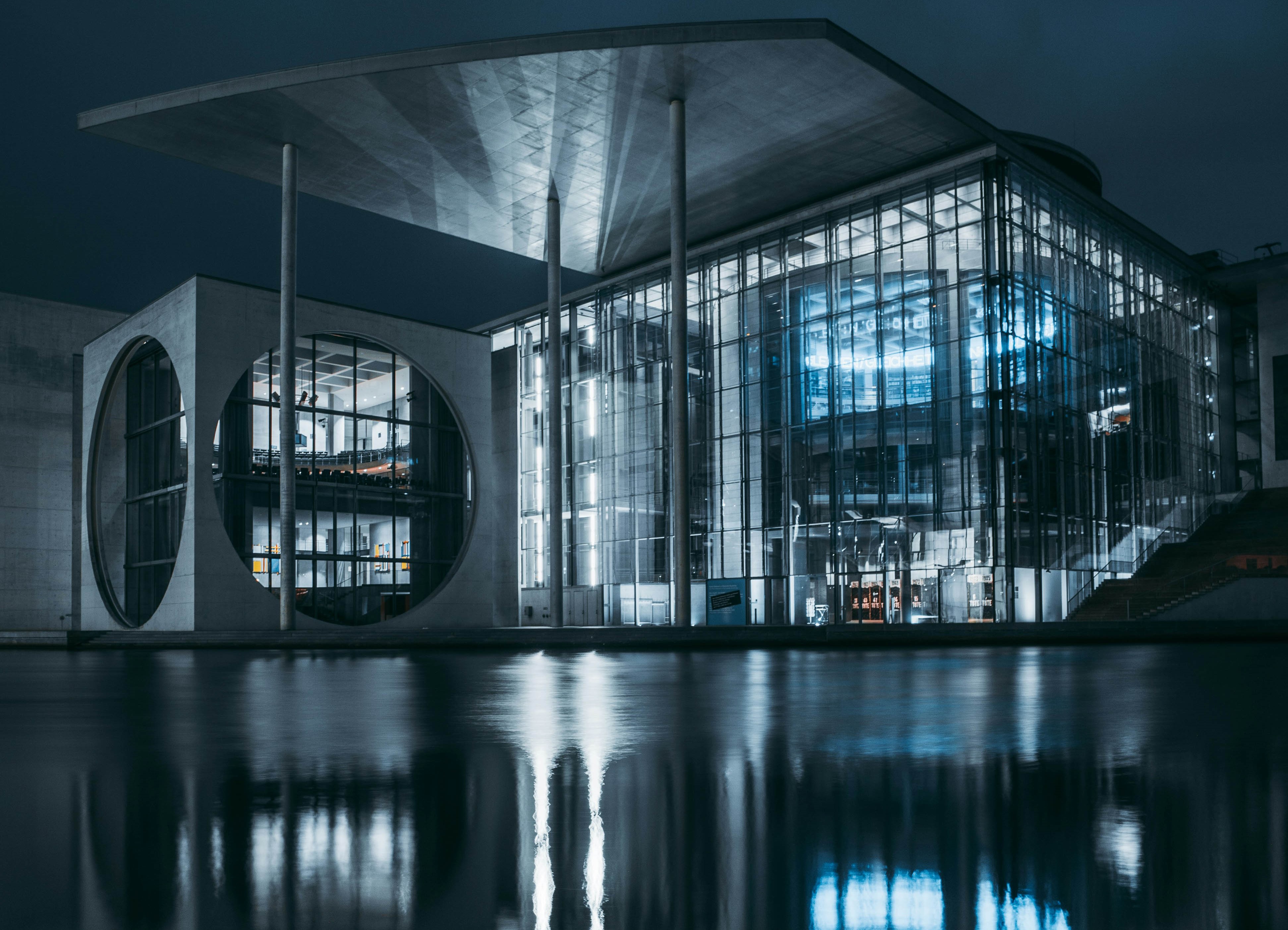 leyu乐鱼官网-NASA毅力号在火星上发现了一块神秘岩石 造型奇特